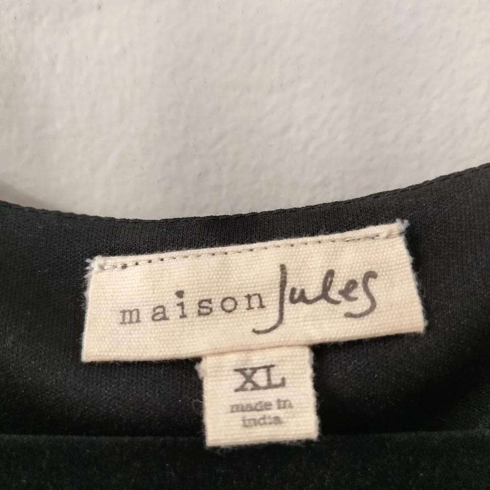 Beautiful Floral Dress - Picture 3 of 3